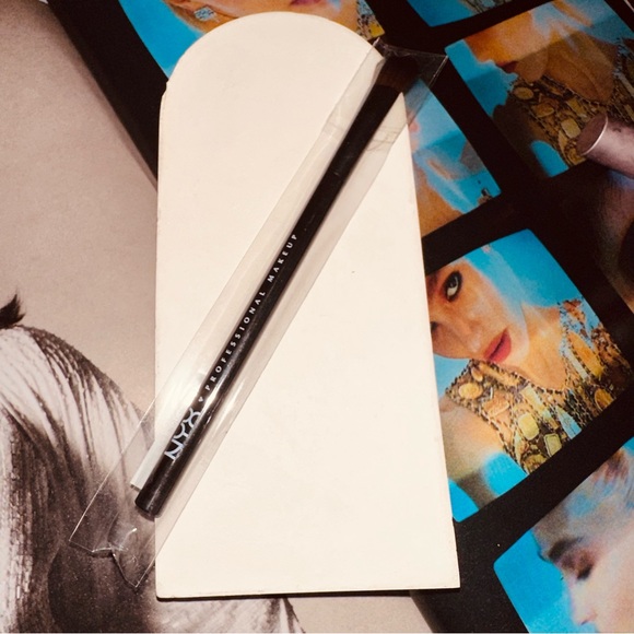 NYX PRO Brush 12 - Picture 2 of 3